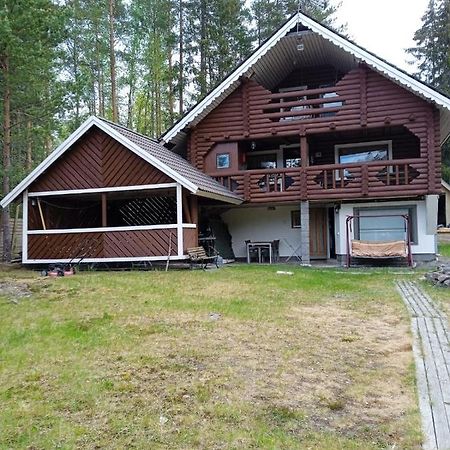 Viihtyisae Hirsimoekki Jaerven Rannalla Siikainen Exterior photo