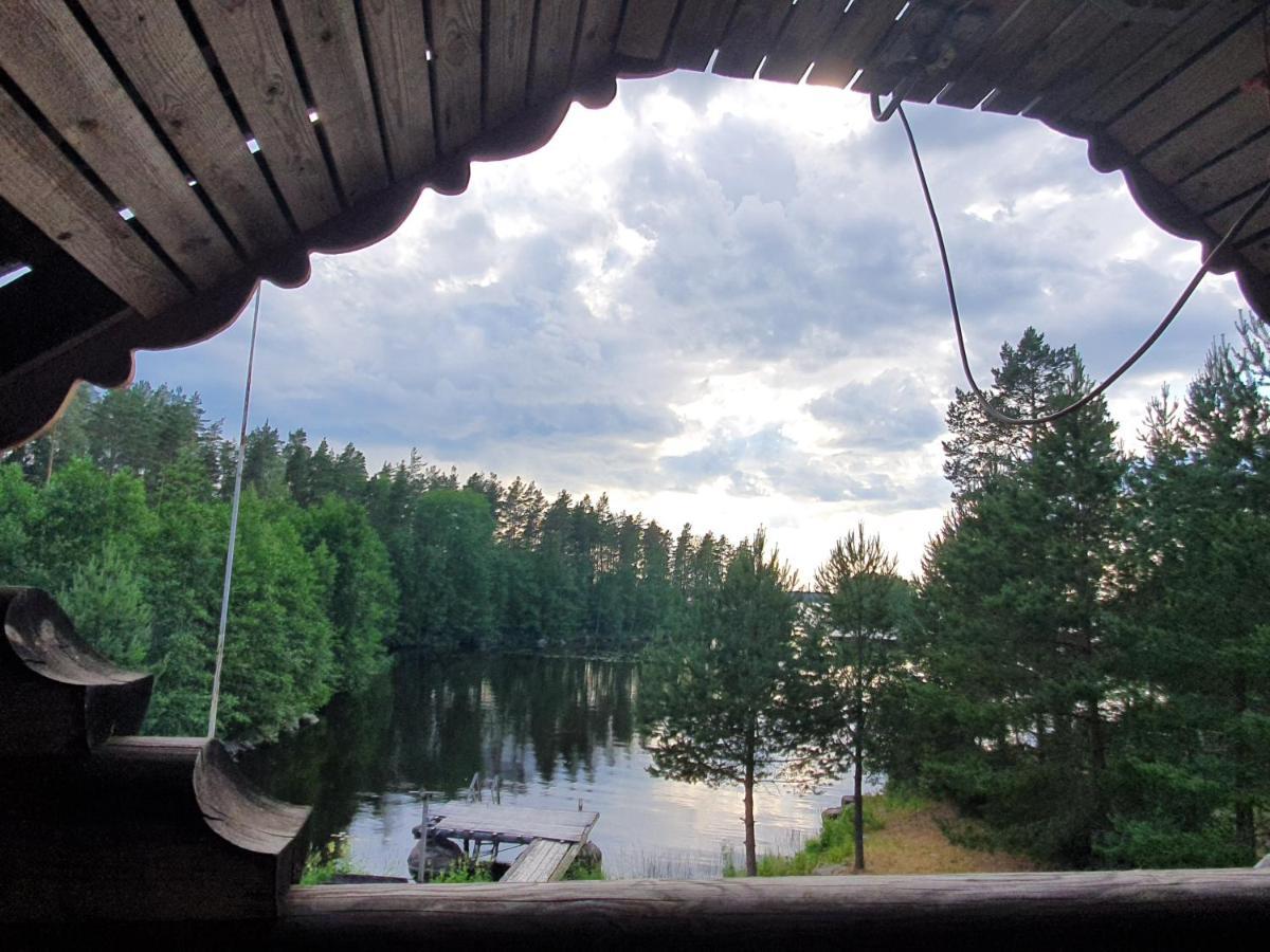 Viihtyisae Hirsimoekki Jaerven Rannalla Siikainen Exterior photo