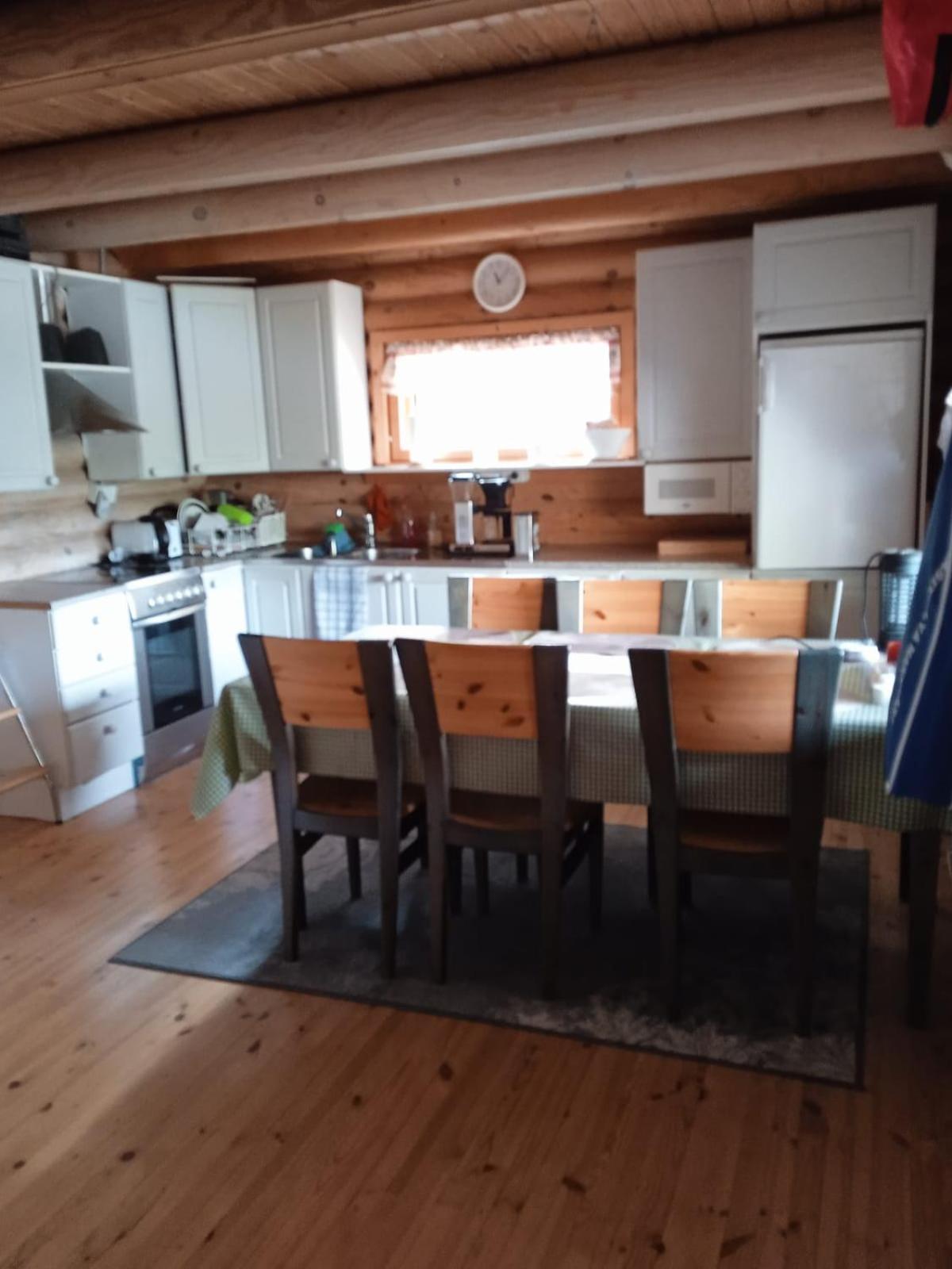 Viihtyisae Hirsimoekki Jaerven Rannalla Siikainen Exterior photo