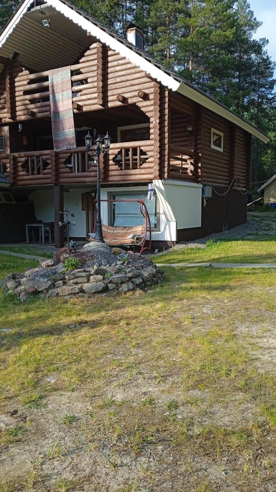 Viihtyisae Hirsimoekki Jaerven Rannalla Siikainen Exterior photo
